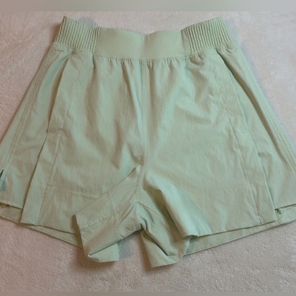 Lululemon Stretch Woven Relaxed Fit Shorts - Picture 2 of 6